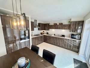 Photo 17- click for photo gallery